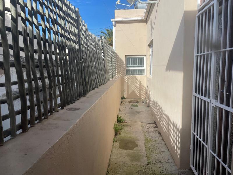 To Let 2 Bedroom Property for Rent in Woodstock Western Cape